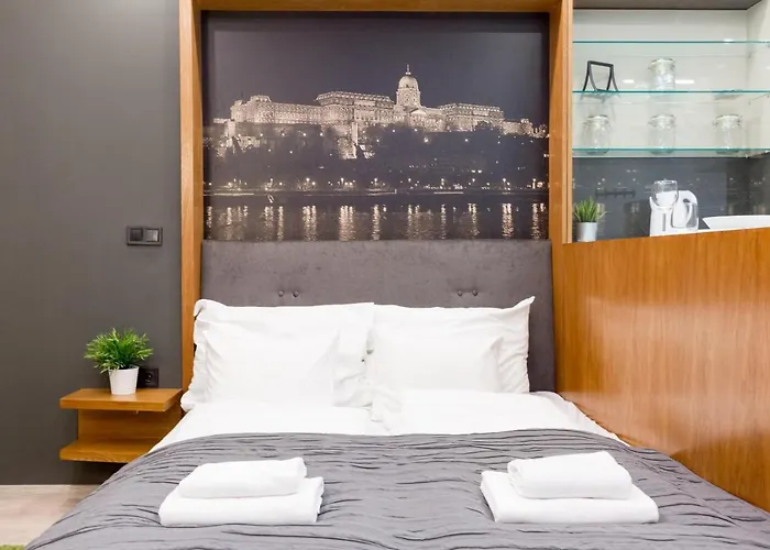 Retro Dream Near The Danube * Boedapest
