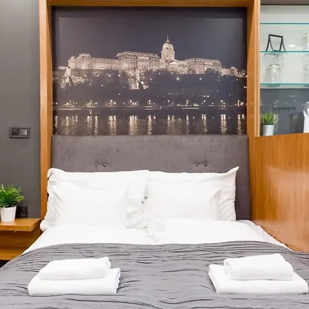 Retro Dream Near The Danube * Boedapest